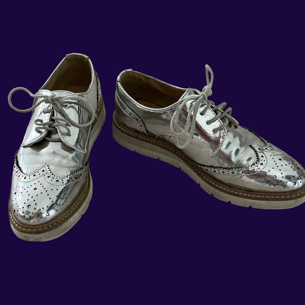 WANTED silver shiny oxfords ladies laces 8